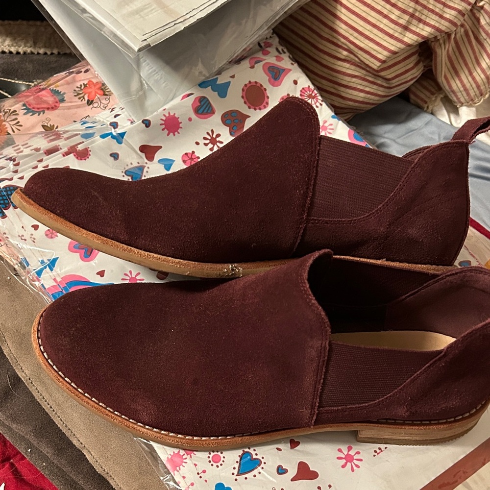 Clarks Women's Burgundy Suede Ankle Boots